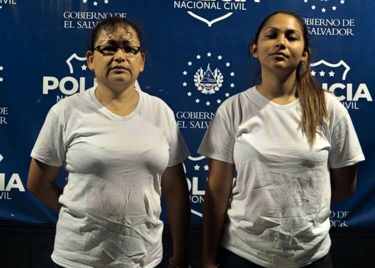 Madre e hija son capturadas por extorsionar a vendedores en Soyapango