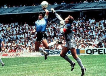Subastaron la mítica camiseta que Maradona usó ante Inglaterra por más de 9 millones de dólares