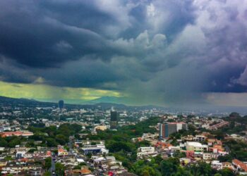 MARN advierte posibles inundaciones urbanas, crecidas repentinas y deslizamientos por lluvias
