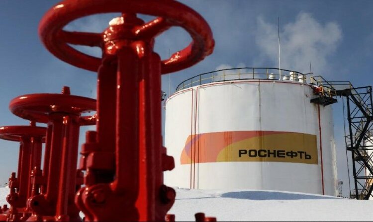 UE propone embargo progresivo al petróleo ruso