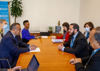 Francisco Alabi se reúne con Tedros Adhanom Ghebreyesus, director general de la OMS
