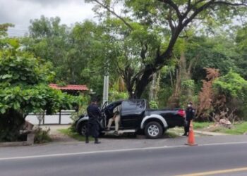 Conductor en aparente estado de ebriedad fallece en accidente en San Luis Talpa