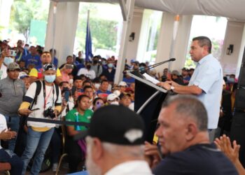 Gobierno y sindicatos conmemoran el Día Internacional del Trabajador, y acuerdan ratificar 5 convenios de la OIT