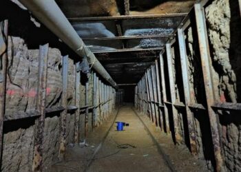 Hallan un túnel para contrabando que une Tijuana y San Diego