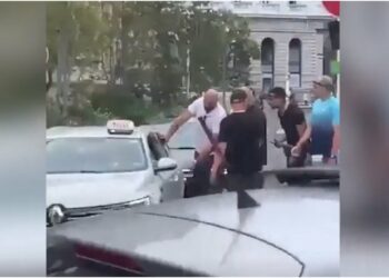 (VIDEO) El campeón de boxeo Tyson Fury es captado borracho arremetiendo contra un taxi