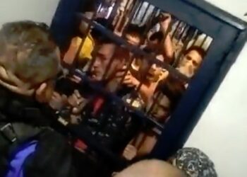Violento motín en Venezuela: un grupo de presos secuestró a tres policías en una prisión de Carabobo