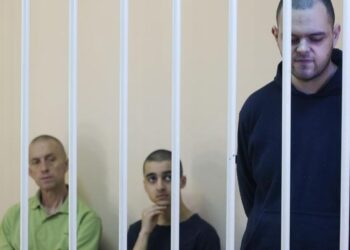 Dos combatientes británicos y uno marroquí condenados a muerte por separatistas prorrusos en Ucrania