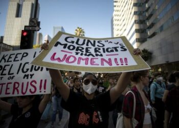 Un grupo de senadores pidió a Biden tomar medidas para proteger el acceso al aborto en EEUU