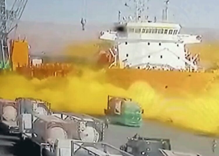 (VIDEO) Fuga de gas en puerto de Jordania deja diez muertos y más de 200 heridos