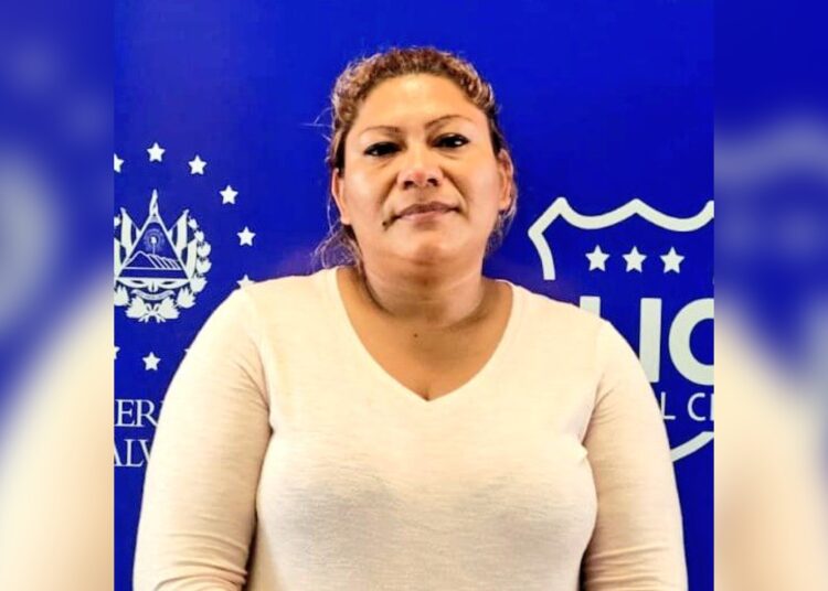 Capturan a pandillera vendedora de verduras que se dedicaba a extorsionar a sus propios compañeros