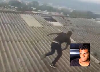 Atrapan a pandillero que intentó huir sobre los techos de una residencial en Santa Ana