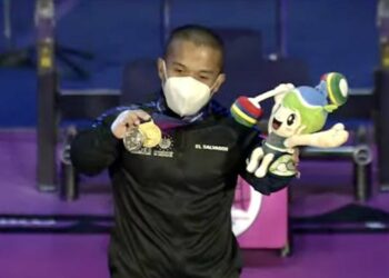 (VIDEO) El parapowerlifter salvadoreño Herbert Aceituno se colgó la medallas de oro y plata en Campeonato Abierto de Asia y Oceanía