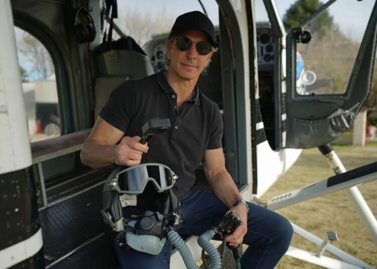 El argentino Alejandro Montagna que rompió un récord al arrojarse de 8287 metros en wingsuit