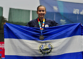 La gimnasta salvadoreña Alexa Grande consigue una plata histórica en Valledupar