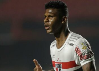 (VIDEO) El seleccionado ecuatoriano Robert Arboleda se fracturó el tobillo y podría perderse el Mundial de Qatar