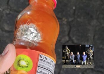 Ubican a sujetos con porciones de crack escondidas en una botella de jugo