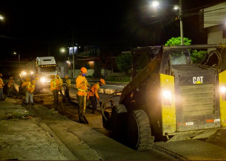 FOVIAL mantiene plan de bacheo nocturno para mejorar conectividad vial sin afectar el tráfico vehicular
