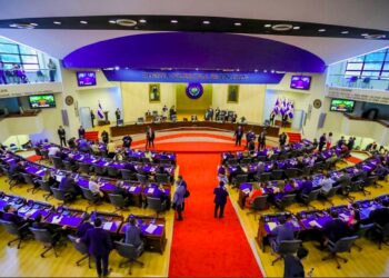 Asamblea Legislativa avaló reformas para mejorar atención a salvadoreños en el exterior