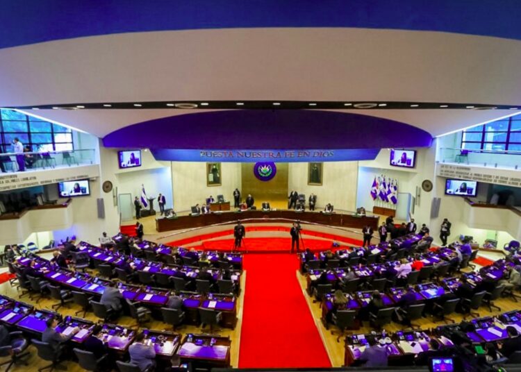 Parlamentarios a favor de implementar biodigestores en 190 escuelas para proteger salud de comunidad educativa