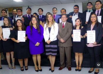 ISSS promueve formación de subespecialistas para fortalecer servicios de salud en el Seguro Social