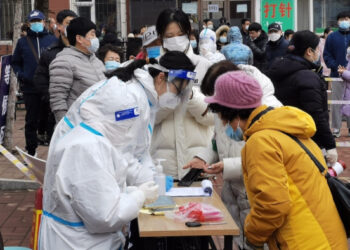 El gobierno chino confinó a más de 15 millones de personas en Shanghái para realizar pruebas masivas de coronavirus