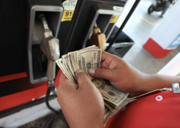 Gobierno recibe apoyo del BCIE para mantener estabilidad en los precios de los combustibles