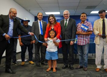 Abren nuevo consulado de El Salvador en San Bernardino, California