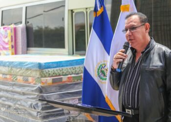 Dirección de Migración y Extranjería entregó colchonetas a hogar de adultos mayores en Zaragoza