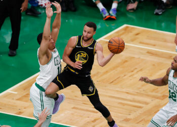 Los Warriors vencen a los Celtics e igualan las Finales de NBA 2-2