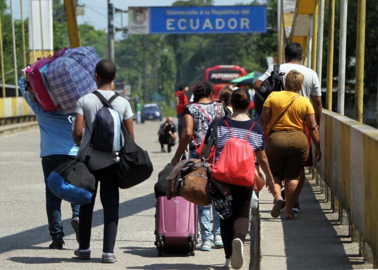 Ecuador otorgará amnistía y regularizará a migrantes de Venezuela