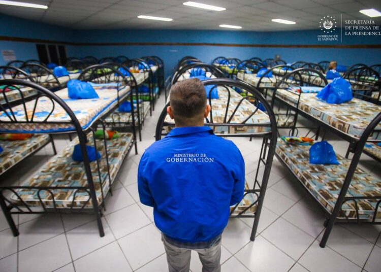 Gobierno del Presidente Nayib Bukele atiende a familias evacuadas por lluvias otorgándoles alimentos, kits de limpieza y asistencia médica