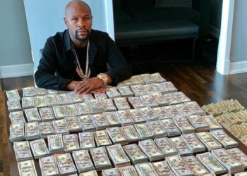 ¿Floyd Mayweather despilfarró 1.100 millones de dólares? : «Está en bancarrota y se gastó el dinero en chicas»