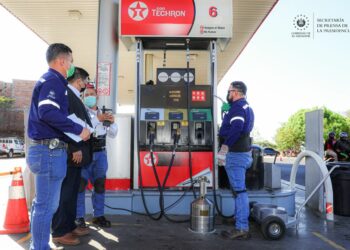 Medidas ante la inflación significan una reducción cercana a los $2 por galón en precios de combustibles