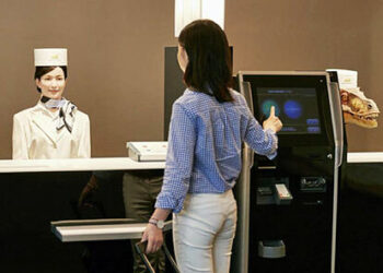 Cómo es hospedarse en un hotel atendido por robots
