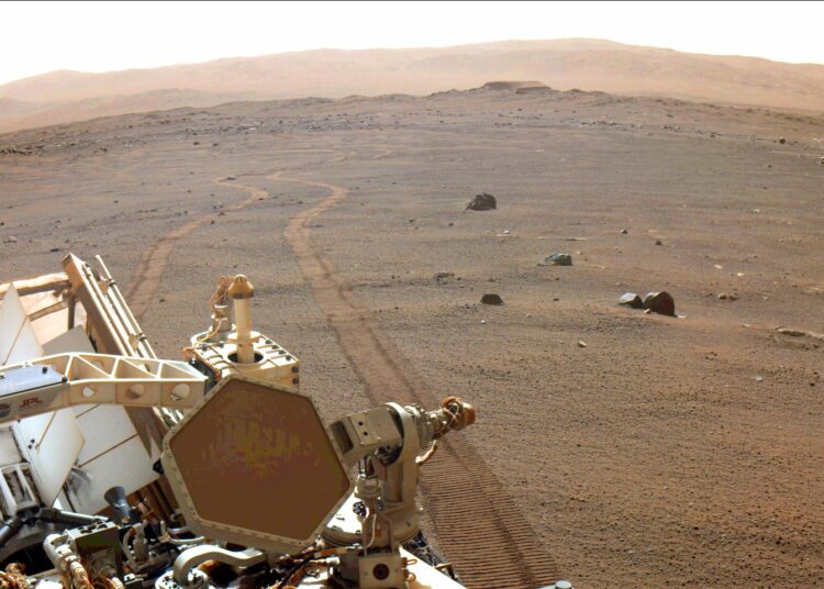 (VIDEO) La NASA muestra el momento en que una enorme nube de polvo se levanta sobre la superficie de Marte