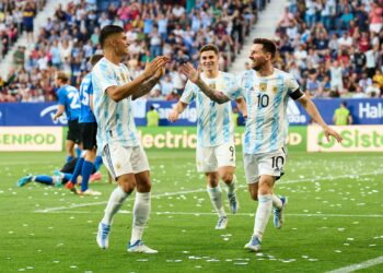 Con cinco goles de Messi, Argentina golea 5-0 a Estonia