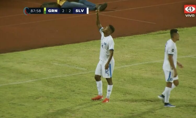 El Salvador -jugando mal-, empató 2-2 con Granada