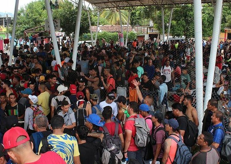 Caravana de migrantes avanza por el sur de México