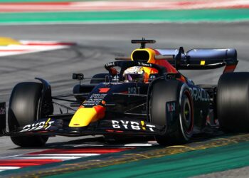 Max Verstappen aprovechó el abandono de Charles Leclerc y ganó el GP de Azerbaiyán de la Fórmula 1