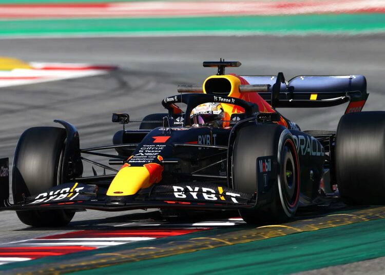 Max Verstappen aprovechó el abandono de Charles Leclerc y ganó el GP de Azerbaiyán de la Fórmula 1