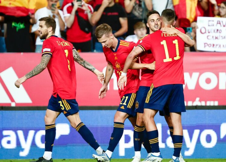 España obtiene una victoria de oro para liderar su grupo de la Nations