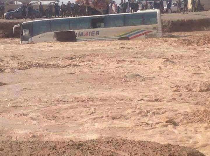 Luego del terremoto en Afganistán, al menos 400 personas murieron por inundaciones en el país