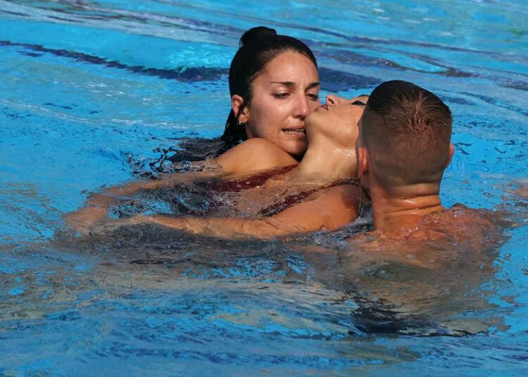 Estremecedor relato sobre el rescate a la nadadora que se desmayó en plena competencia