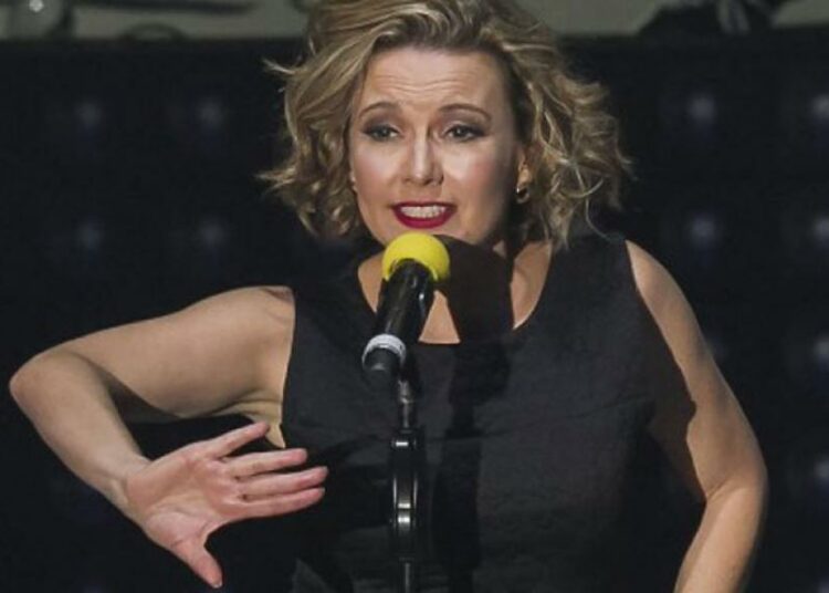 (VIDEO) Ilse de Flans se desvaneció en pleno concierto