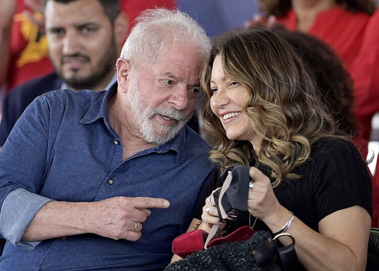 Lula y su esposa dieron positivo por coronavirus