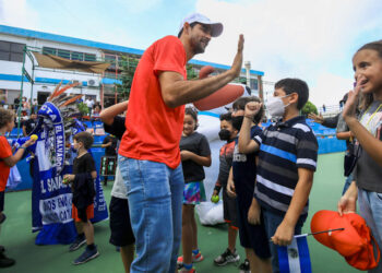 La Federación Salvadoreña de Tenis rindió homenaje a Marcelo Arévalo