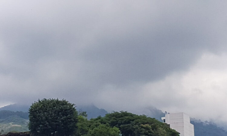 Cielo nublado, lluvias y tormentas de moderadas a fuertes para este lunes