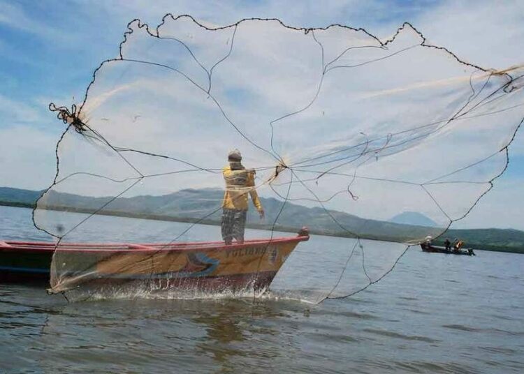 Anuncian suspensión de pesca artesanal ante el incremento de lluvias en El Salvador