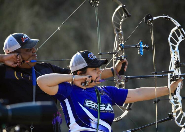 Los salvadoreños Sofía Paiz y Roberto Hernández son los mejores latinos en ronda clasificatoria de la Copa del Mundo de tiro con arco