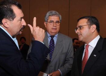 Testigo asegura que expresidente Funes y ‘Mecafé’ Menéndez hicieron seis viajes oficiales en avioneta recibida como dádiva